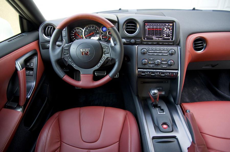  Nissan GT-R 2014 года  (фото 74 из 80)